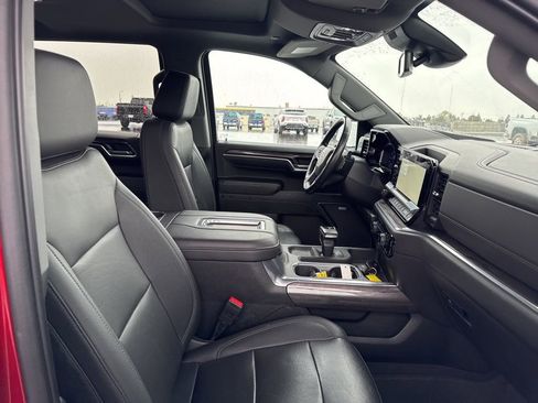 Used 2022 Chevrolet Silverado 1500 LTZ w/ LTZ Premium Package image 12