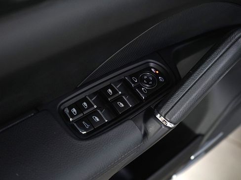 Used 2017 Porsche Cayenne Platinum Edition image 19