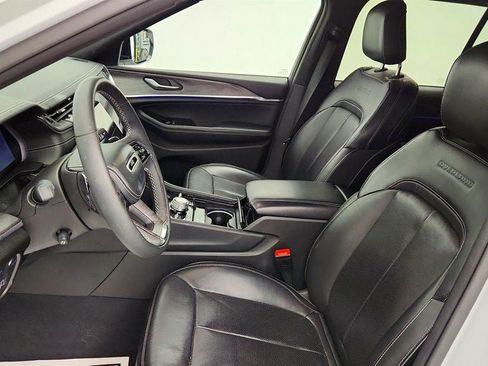 Used 2023 Jeep Grand Cherokee Overland AWD/4WD image 17
