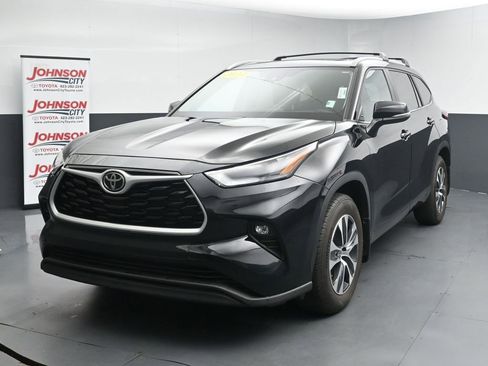 Used 2023 Toyota Highlander XLE FWD image 4