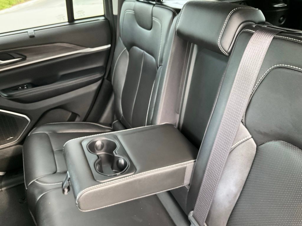 Used 2023 Jeep Grand Cherokee Limited w/ Luxury Tech Group II AWD/4WD image 36