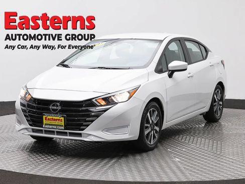 Used 2023 Nissan Versa SV FWD image 1