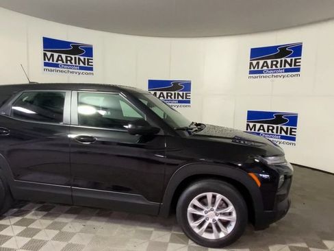 Used 2021 Chevrolet TrailBlazer LS FWD image 3
