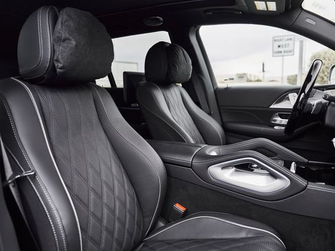 Used 2026 Mercedes-Benz Maybach GLS 600 4MATIC image 40