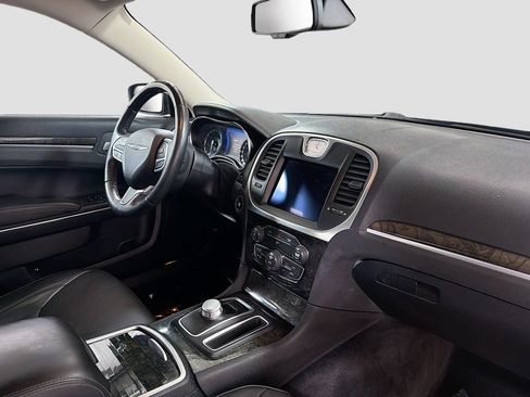 Used 2018 Chrysler 300 Limited AWD/4WD image 30