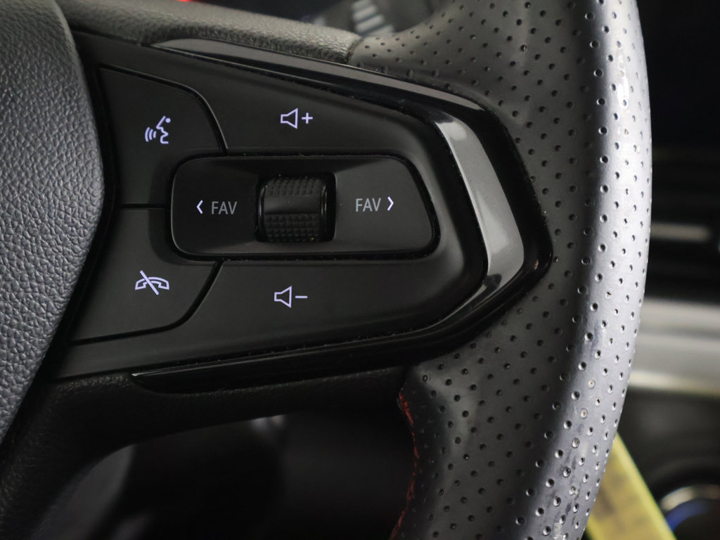 Used 2025 Chevrolet Trax RS w/ Driver Confidence Package FWD image 38