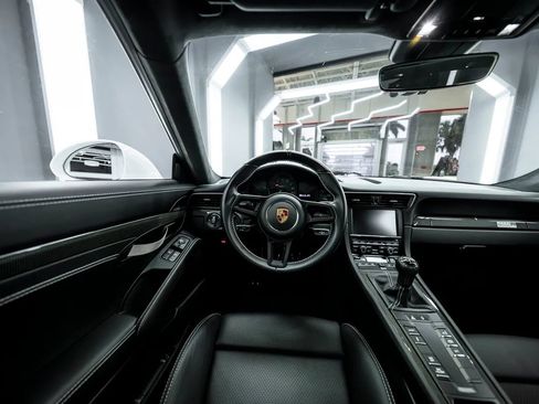 Used 2016 Porsche 911 R image 15