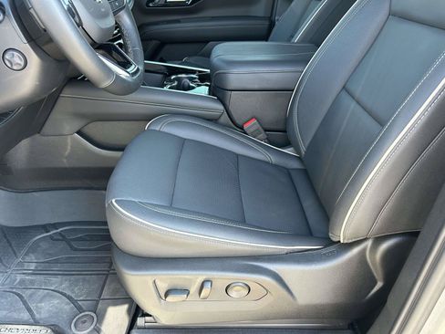 Used 2025 Chevrolet Tahoe Premier AWD/4WD image 18