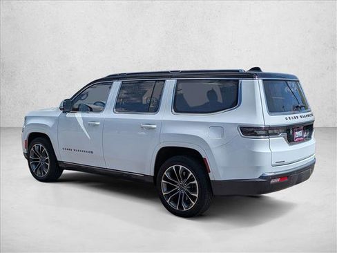 Used 2022 Jeep Grand Wagoneer Series III w/ HD Trailer Tow Package AWD/4WD image 8