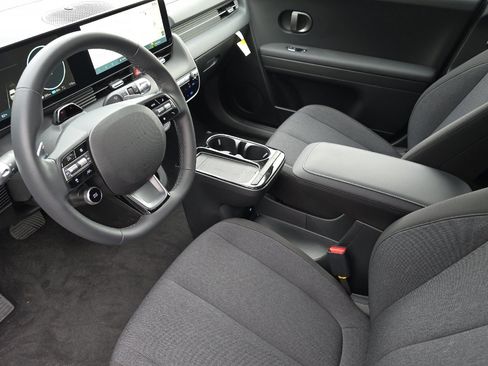 New 2025 Hyundai Ioniq 5 SE image 10