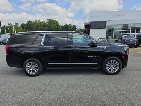 Used 2022 GMC Yukon XL Denali w/ Advanced Technology Package AWD/4WD image 8
