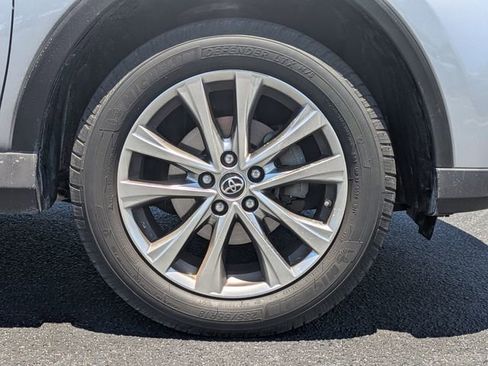 Used 2018 Toyota RAV4 Limited FWD image 11