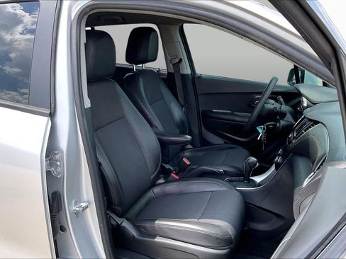 Used 2022 Chevrolet Trax LT AWD/4WD image 9