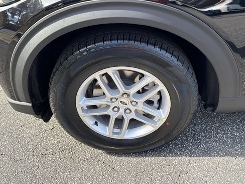 New 2026 Ford Explorer Active RWD image 12