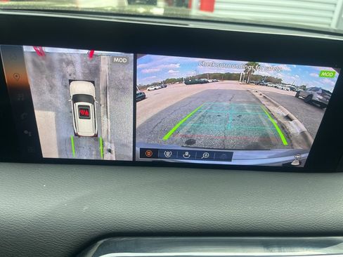 Used 2025 Nissan Armada SL image 14