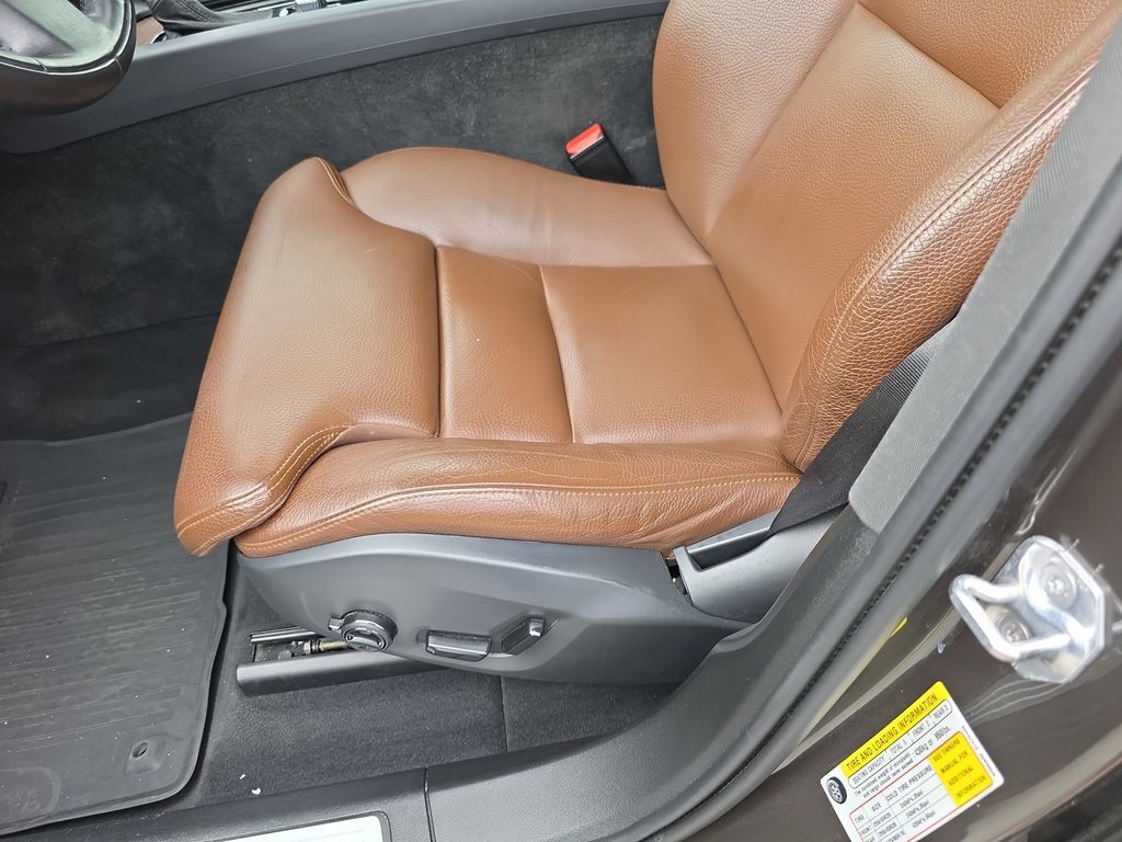 Used 2019 Volvo XC60 T6 Momentum w/ Multimedia Package AWD/4WD image 18