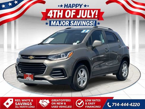 Used 2022 Chevrolet Trax LT w/ Driver Confidence Package AWD/4WD image 1