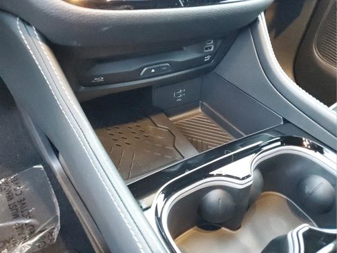 New 2026 Chrysler Pacifica Limited w/ Uconnect Theater Family Group image 17