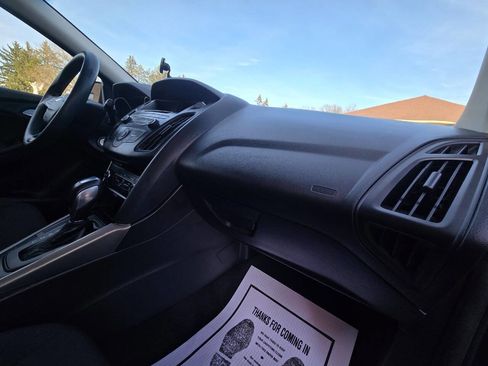 Used 2015 Ford Focus SE image 25