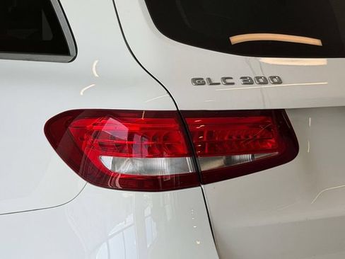 Used 2018 Mercedes-Benz GLC 300 4MATIC image 10