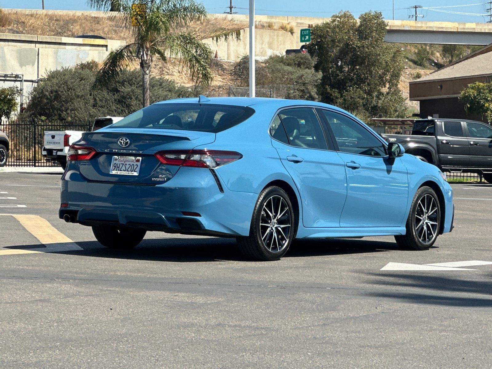 Used 2024 Toyota Camry SE w/ Cold Weather Package FWD image 5