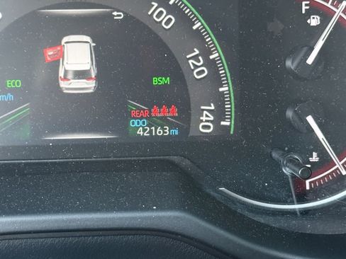 Used 2025 Toyota RAV4 XLE FWD image 18