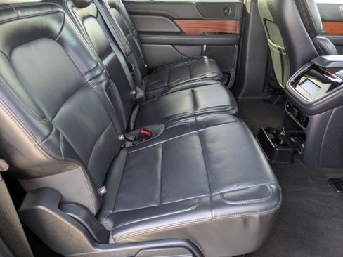 Used 2024 Lincoln Navigator L 4WD image 13