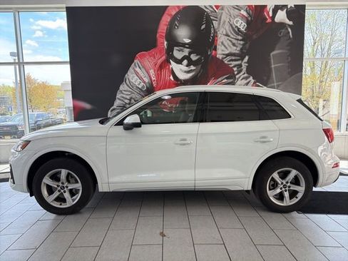 Used 2023 Audi Q5 2.0T Premium w/ Convenience Package AWD/4WD image 2