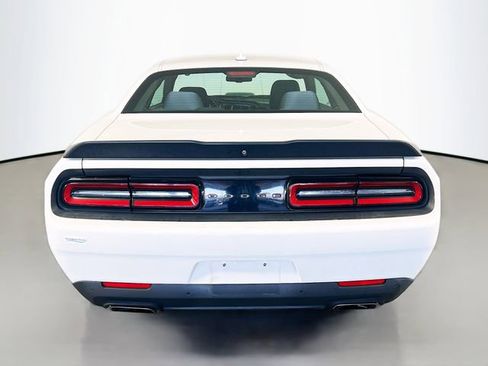 Used 2018 Dodge Challenger R/T image 7