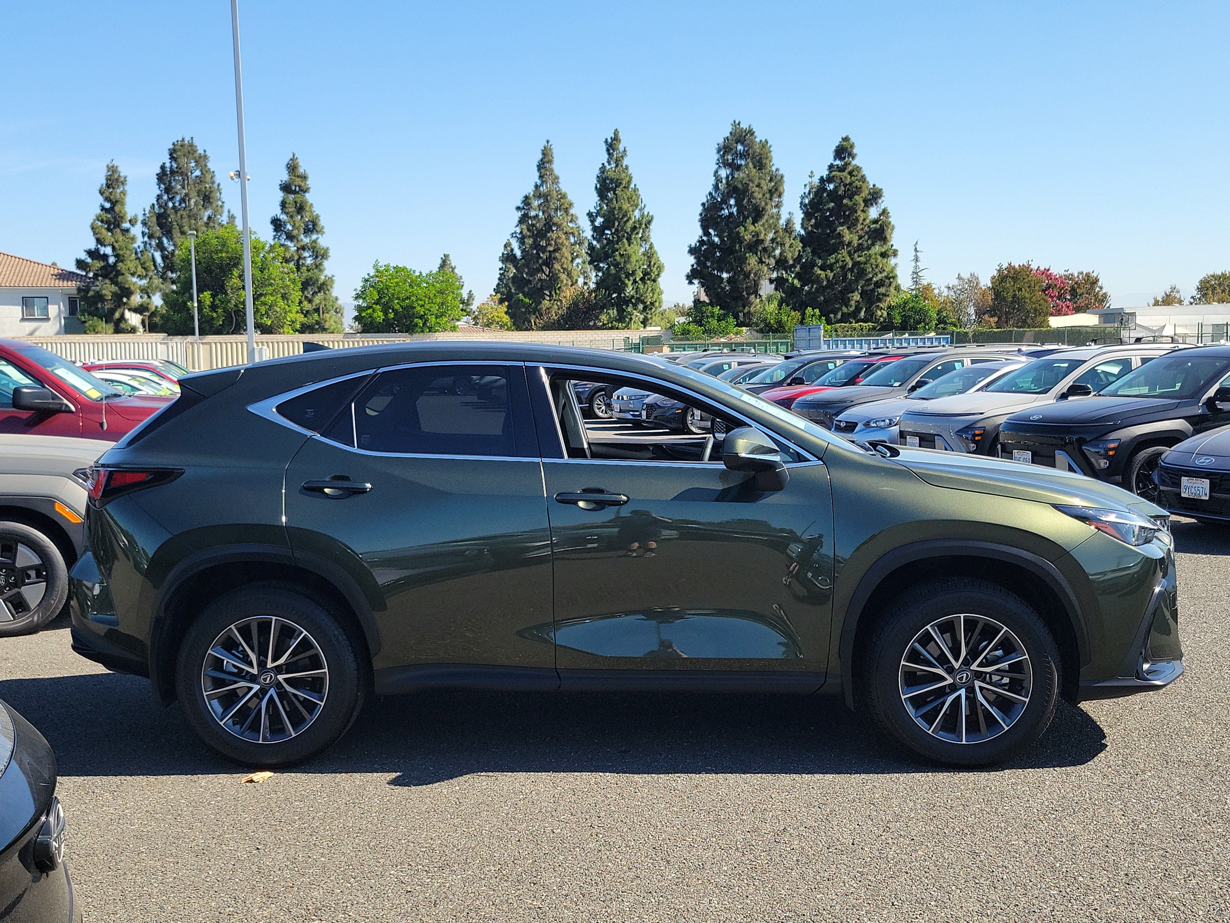 Used 2025 Lexus NX 250 FWD w/ Accessory Package (K3) image 5