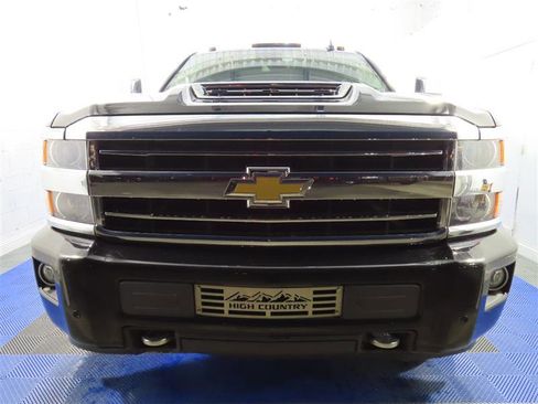 Used 2019 Chevrolet Silverado 3500 High Country w/ Duramax Plus Package image 3