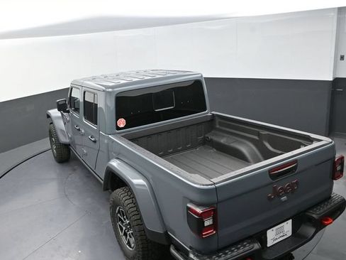 Used 2025 Jeep Gladiator Rubicon AWD/4WD image 16