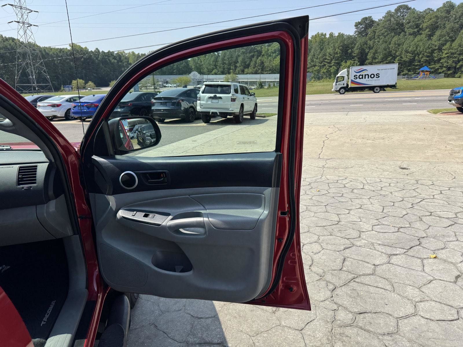 Used 2014 Toyota Tacoma 4x4 Double Cab w/ SR5 Package image 16