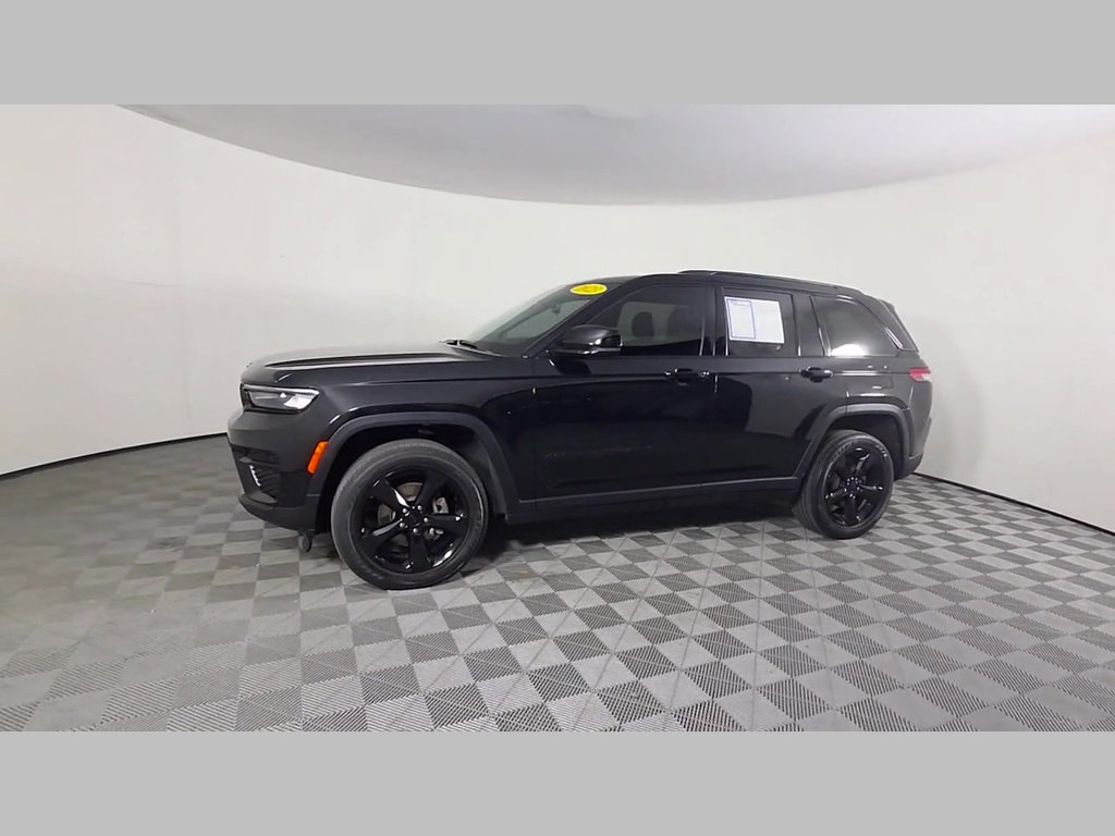 Used 2023 Jeep Grand Cherokee Altitude AWD/4WD image 15