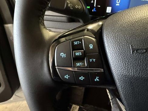 Used 2025 Ford Escape SE image 17