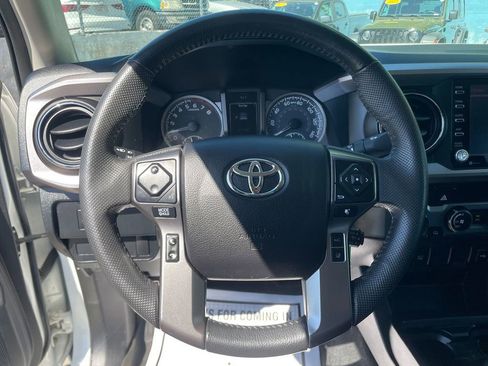 Used 2021 Toyota Tacoma SR5 w/ SR5 Appearance Package (SM) AWD/4WD image 15