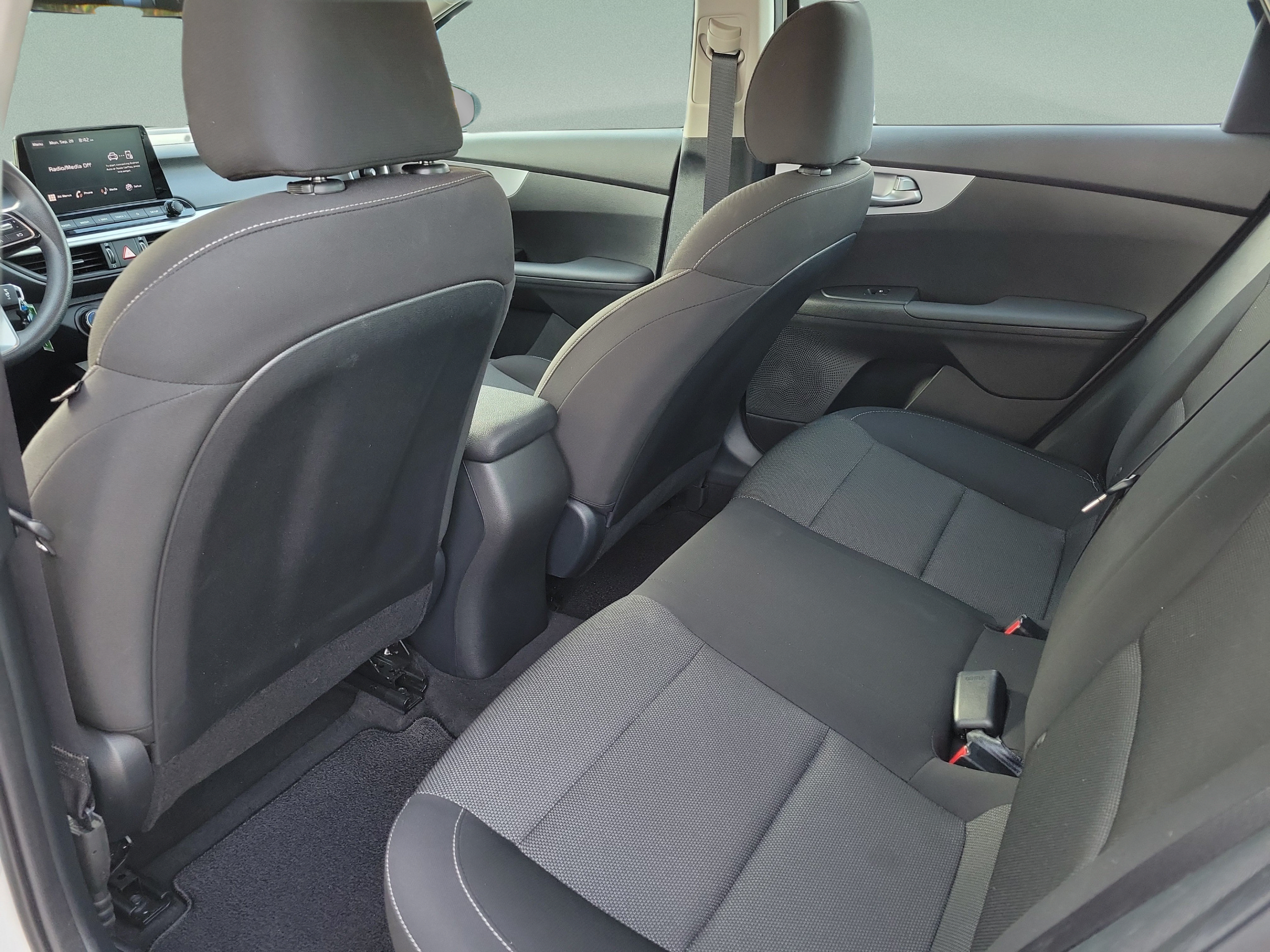 Used 2024 Kia Forte LXS w/ LXS Technology Package FWD image 6