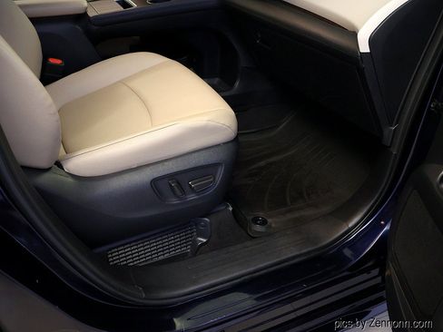 Used 2022 Toyota Sienna XLE FWD image 32