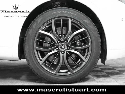 New 2024 Maserati Levante GT Ultima AWD/4WD image 9