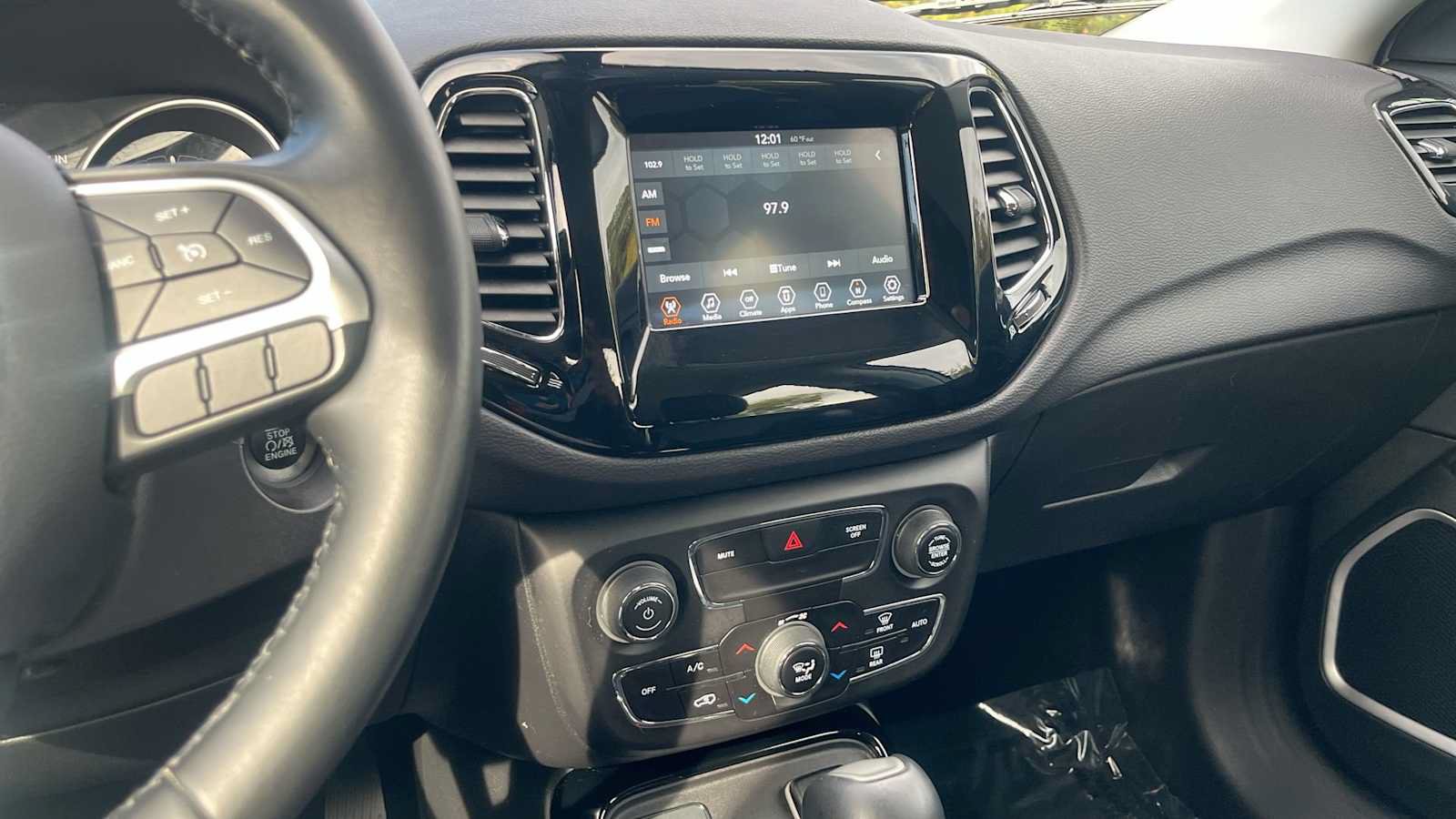 Used 2018 Jeep Compass Latitude w/ Popular Equipment Group FWD image 42