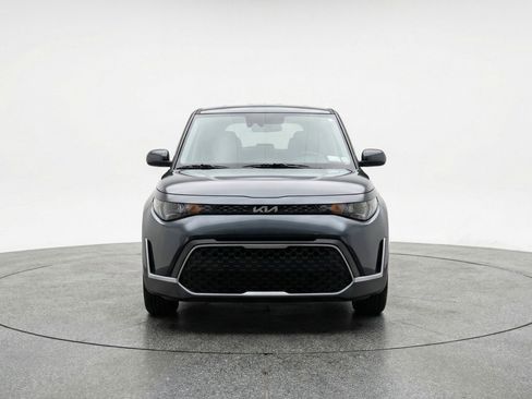 Used 2025 Kia Soul LX w/ LX Technology Package image 2