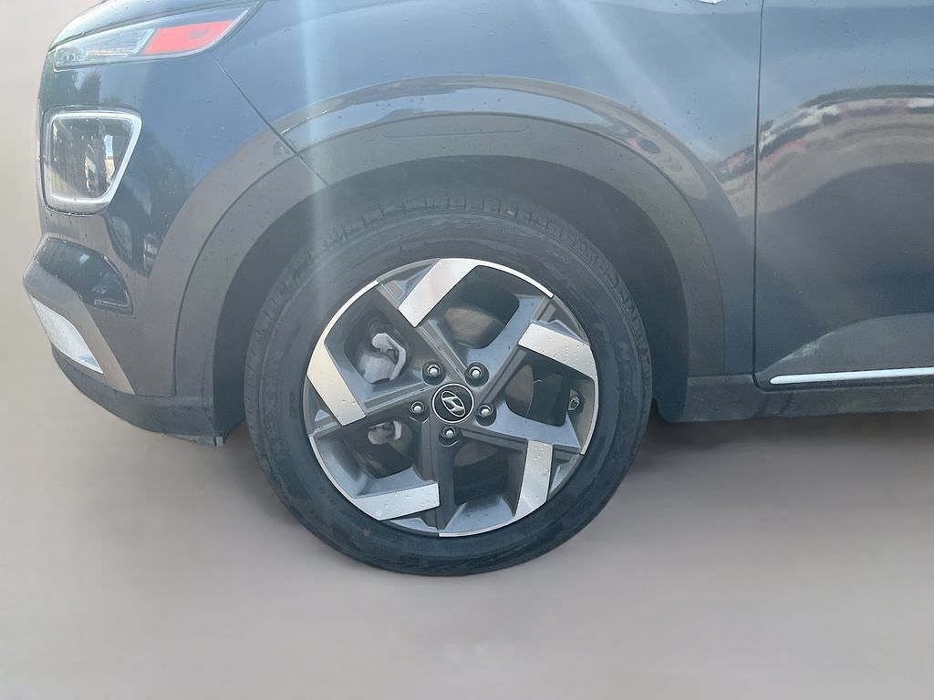 Used 2025 Hyundai Venue Limited FWD image 29