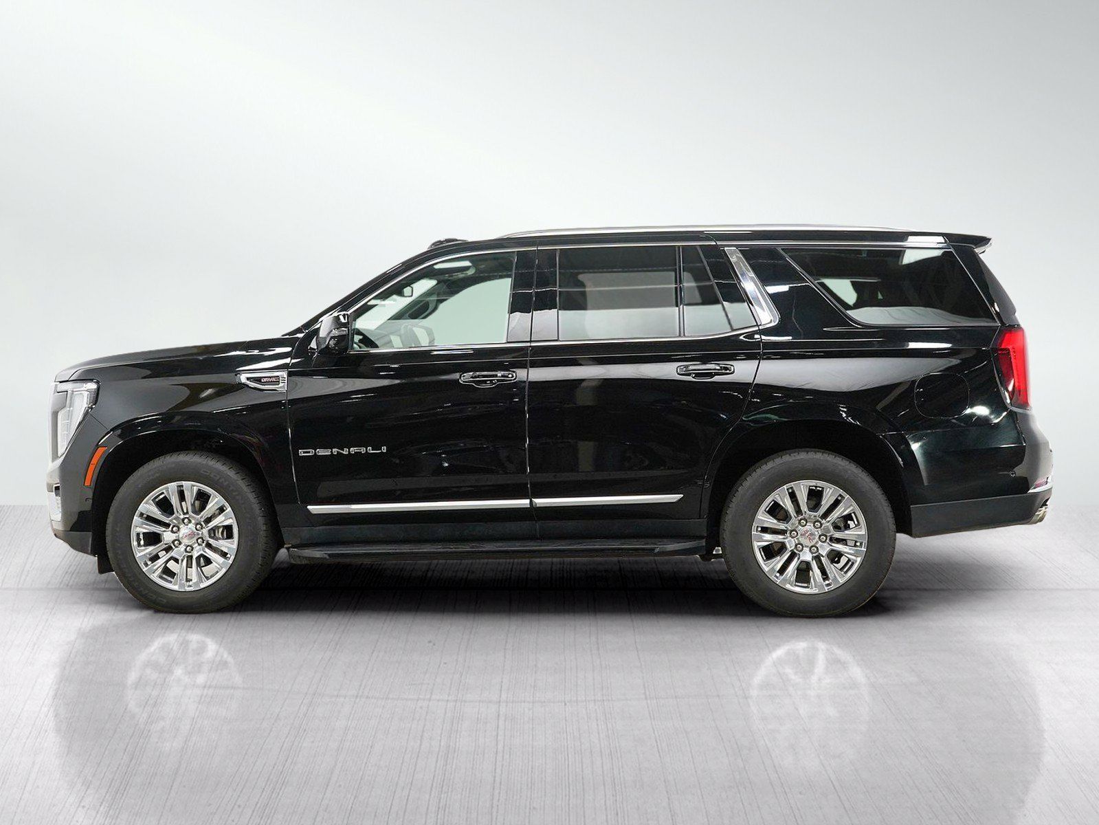 Used 2025 GMC Yukon Denali AWD/4WD image 2
