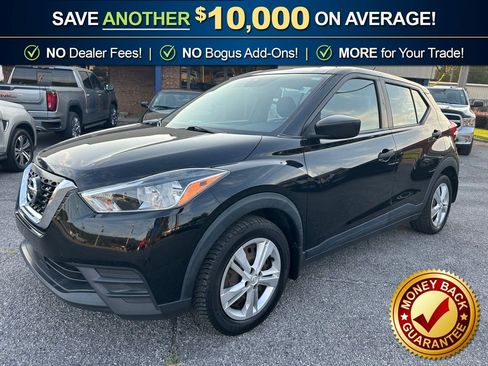 Used 2020 Nissan Kicks S image 1