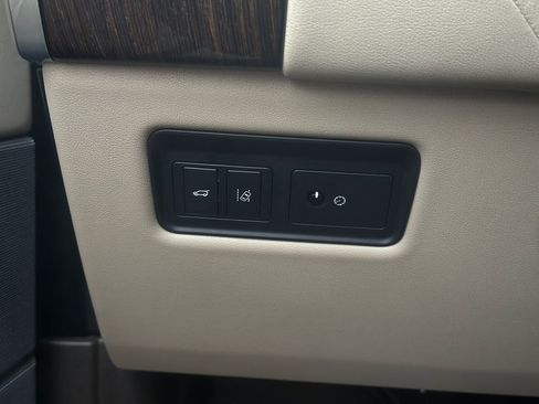 Used 2016 Land Rover Range Rover Sport HSE image 27