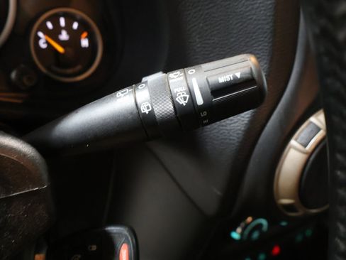 Used 2016 Jeep Wrangler Unlimited Sahara AWD/4WD image 33