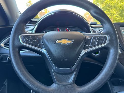 Used 2018 Chevrolet Malibu LT image 21