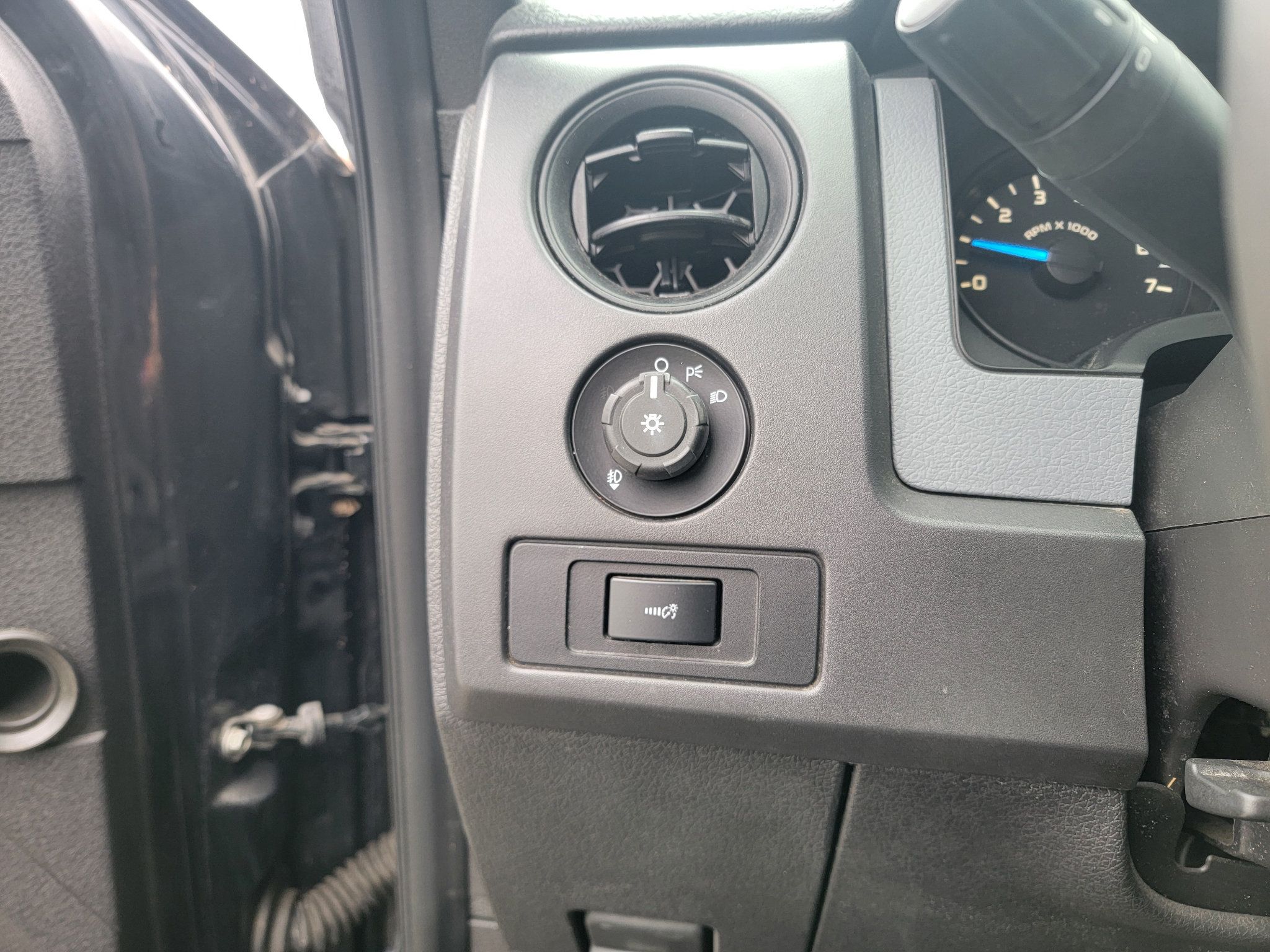 Used 2013 Ford F150 STX w/ Mid Equipment Group AWD/4WD image 14