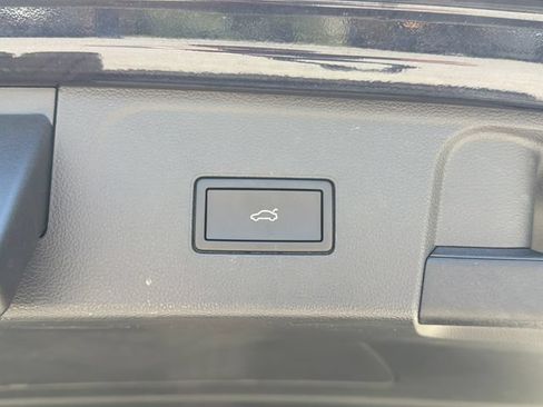 Used 2025 Volkswagen Atlas SE AWD/4WD image 38