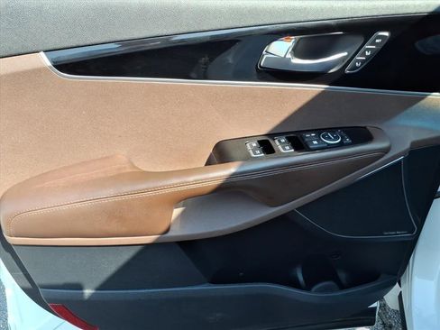 Used 2019 Kia Sorento SX image 18